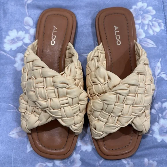 🚨2/$10‼️ALDO Light Yellow Sandals - Picture 3 of 7